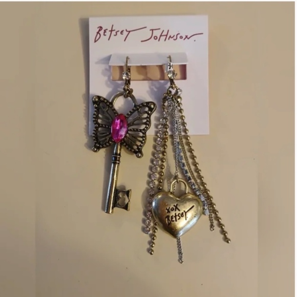 Betsey Johnson NWT Mismatched Butterfly Key Heart Long Earrings